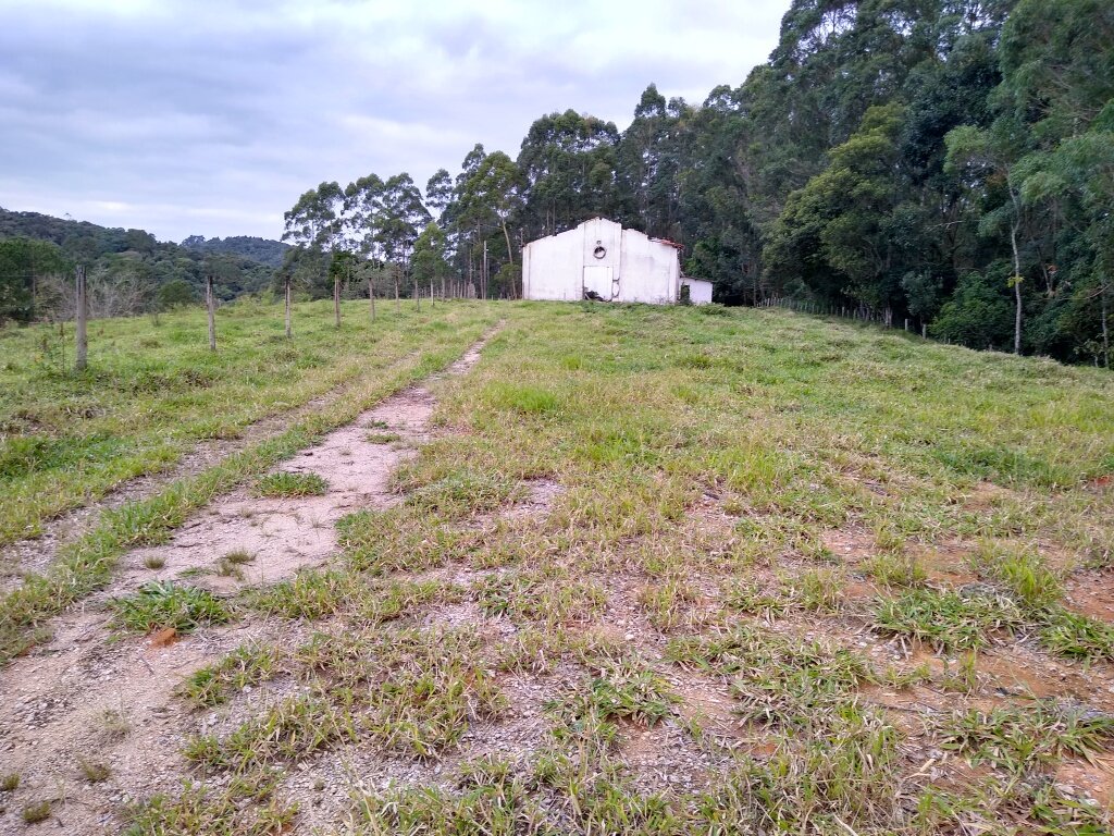 Foto de Área com  96.000m²  a 3 km da Estrada do Vinho